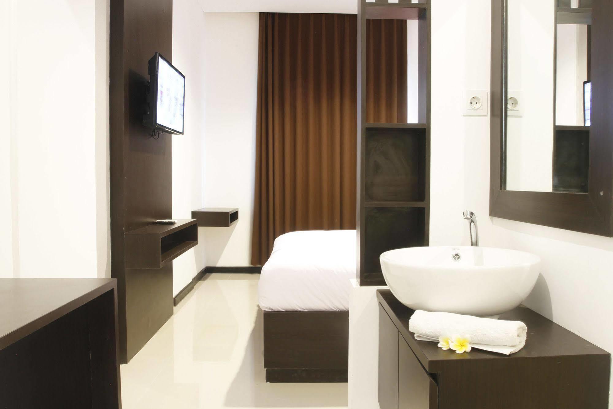 Lowcost Bed & Breakfast Jimbaran Buitenkant foto