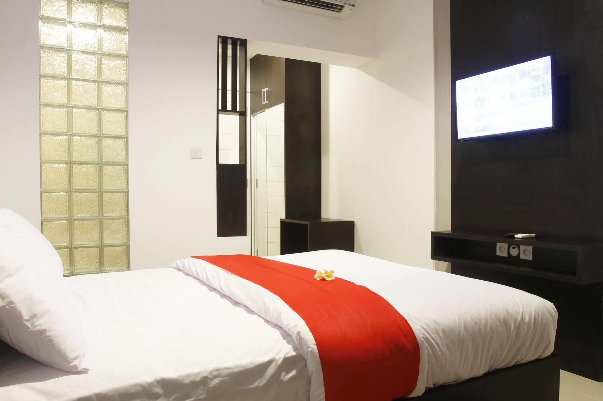 Lowcost Bed & Breakfast Jimbaran Buitenkant foto