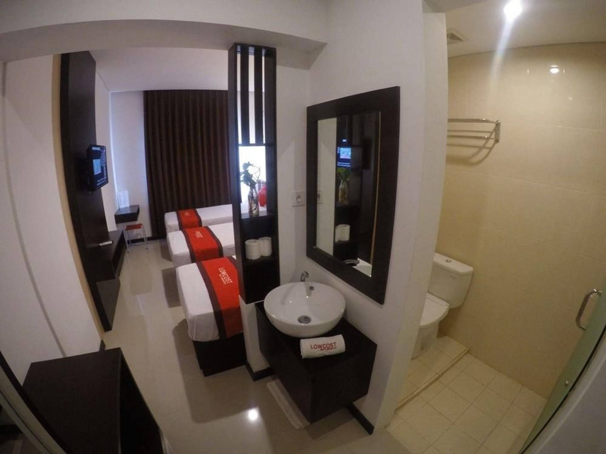 Lowcost Bed & Breakfast Jimbaran Buitenkant foto