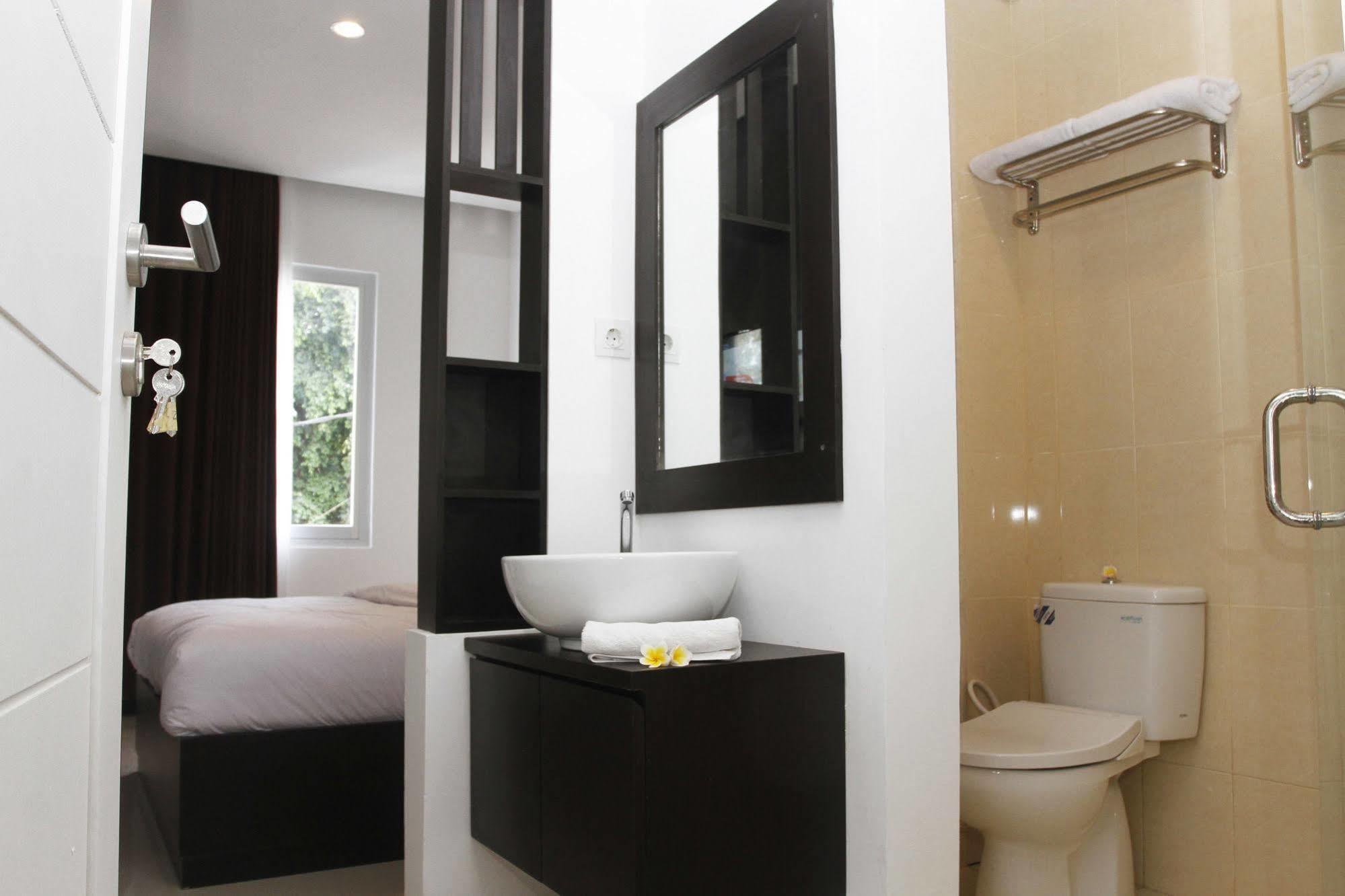Lowcost Bed & Breakfast Jimbaran Buitenkant foto