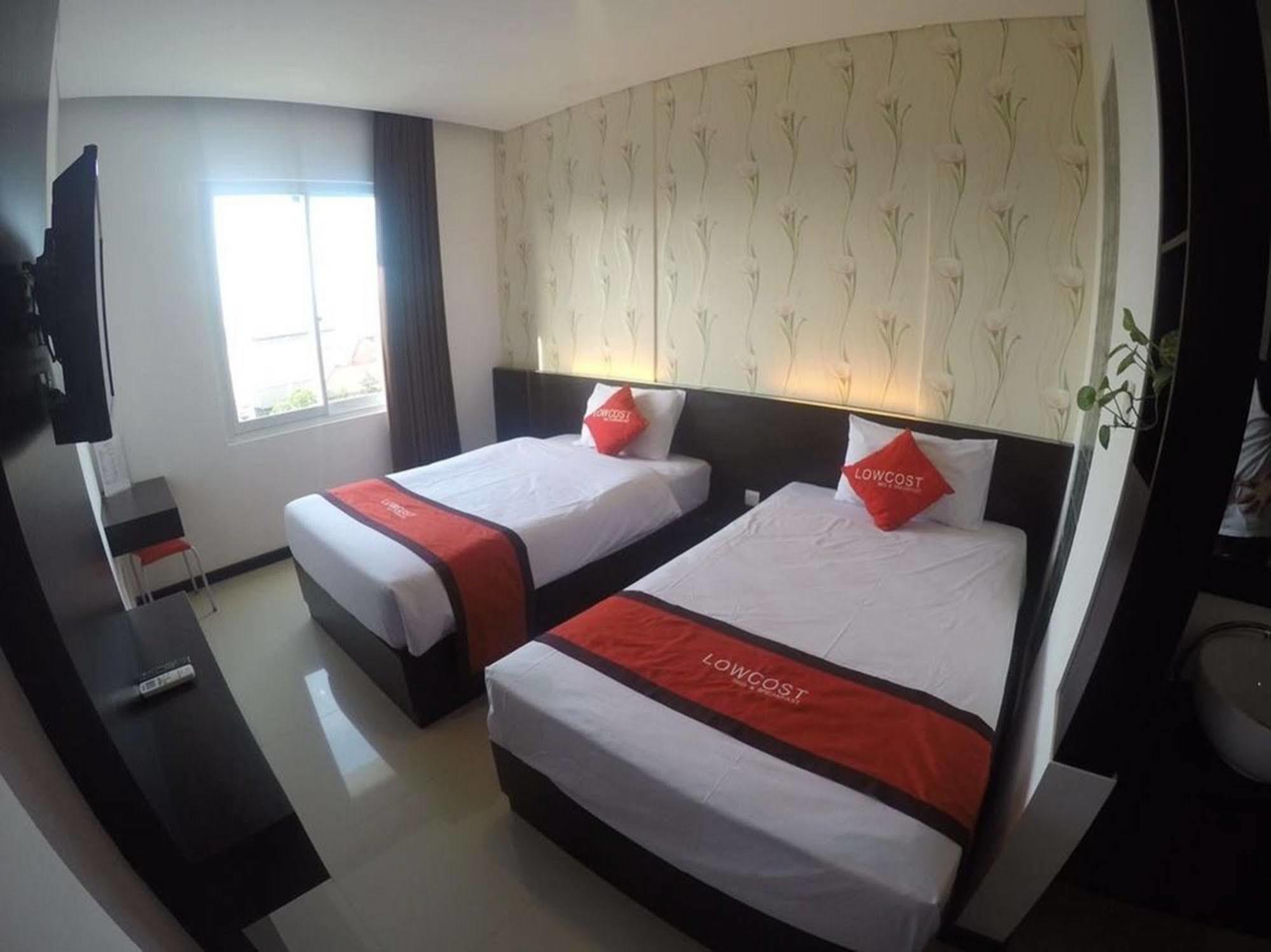 Lowcost Bed & Breakfast Jimbaran Buitenkant foto
