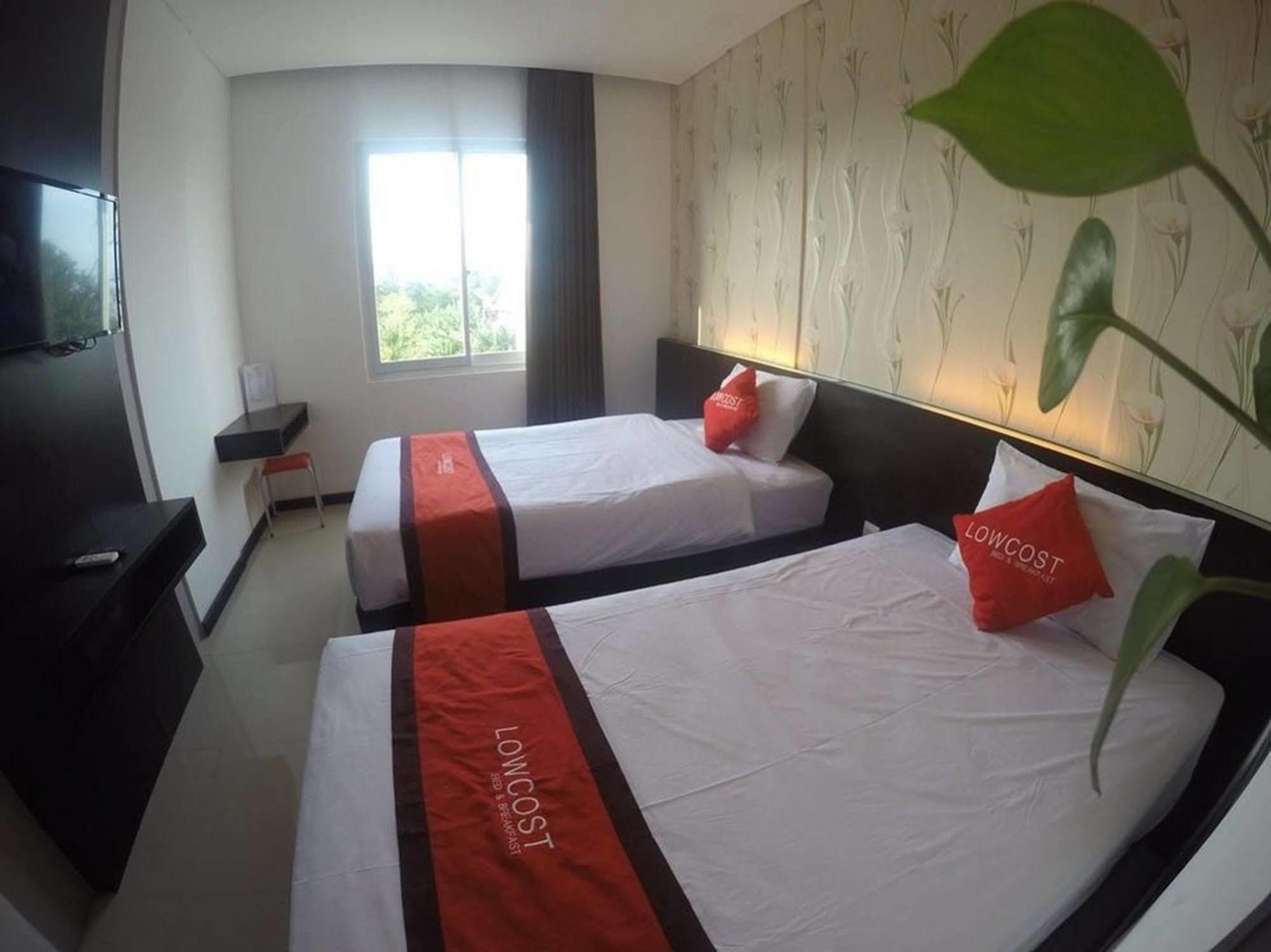 Lowcost Bed & Breakfast Jimbaran Buitenkant foto