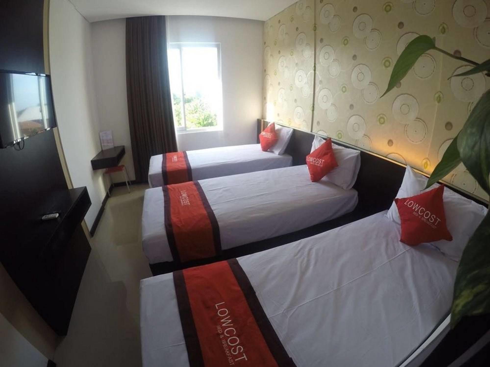 Lowcost Bed & Breakfast Jimbaran Buitenkant foto
